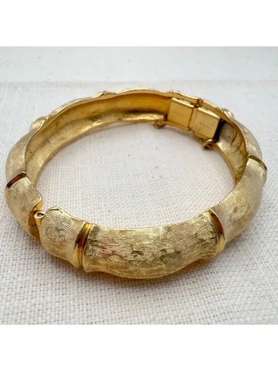 Napier Gold-Tone Textured Hinged Bangle Bracelet Safety Chain 2.5" Bamboo Vtg - Picture 7 of 7